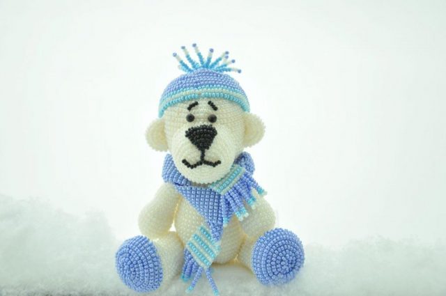 Этапы работы по созданию мишки из бисера