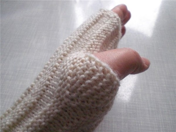 Фото вывязывание большого пальца на митенках