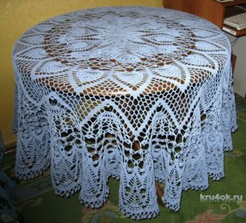 Голубая круглая скатерть, описание от Елены Мерцаловой