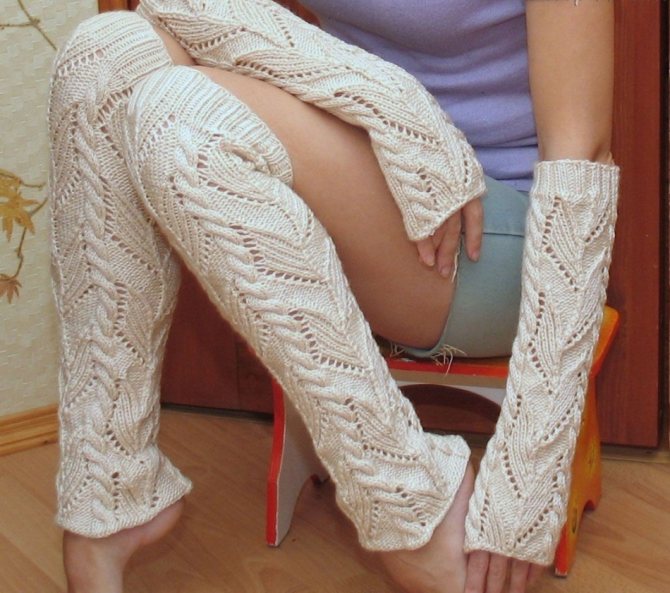Готовые длинные перчатки без пальцев спицами, пример 5