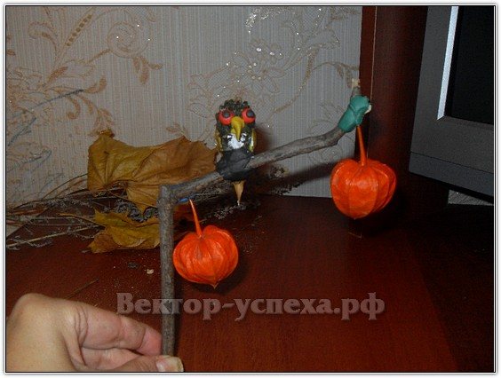 Избушка на курьих ножках своими руками из природного материала