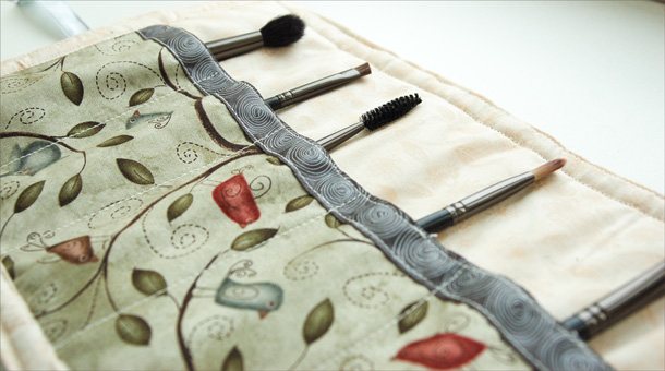 Как сшить красивый чехол для хранения кистей для макияжа своими руками?