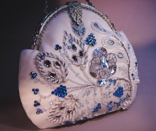 Люневильская вышивка для начинающих. Фото, схемы, техника, материалы и инструменты