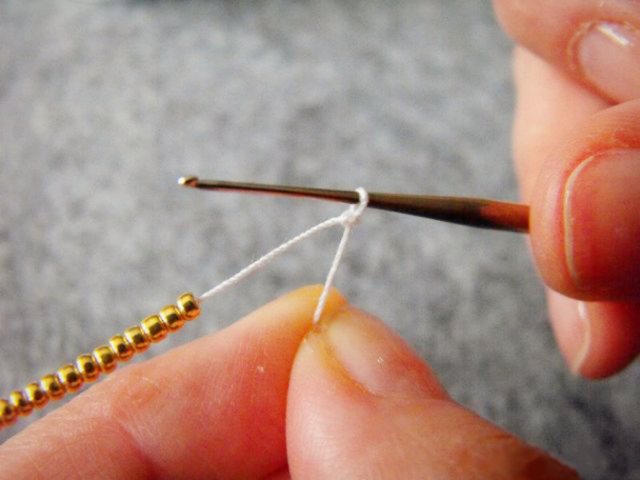 Плетение лариата с помощью крючка