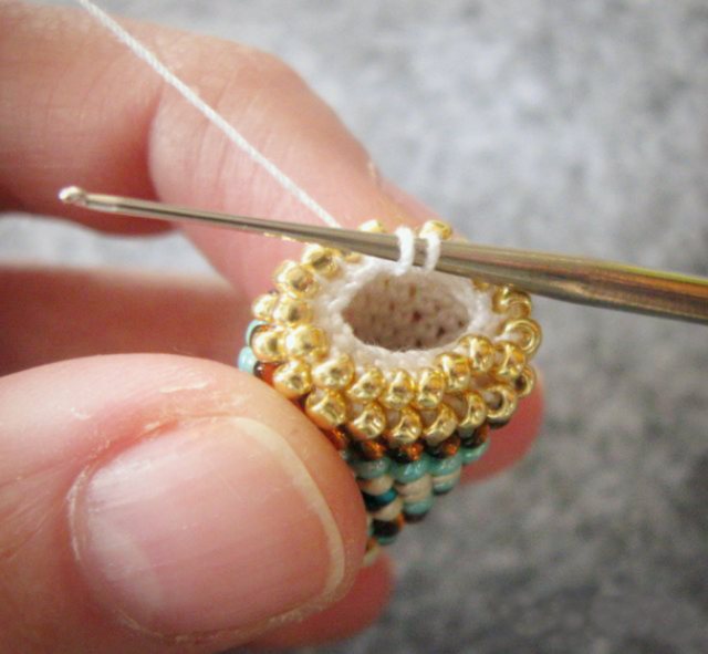 Плетение лариата с помощью крючка