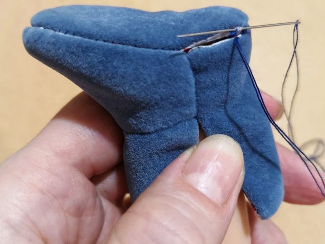 Потайной шов вручную. Фото, схемы для подгибки края брюк, заплатки, куртки, игрушек