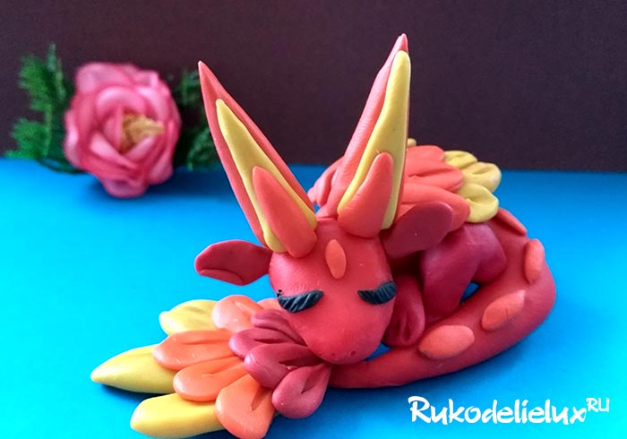 Спящий пластилиновый дракон своими руками