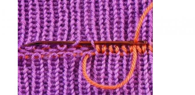 Сшивание вязаного шарфа-снуда невидимым швом спицами