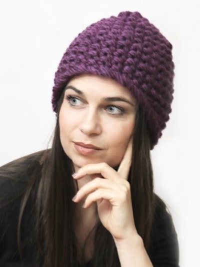 Вязаные шапки для женщин 50 лет. Фото с описанием и схемами. Как вязать