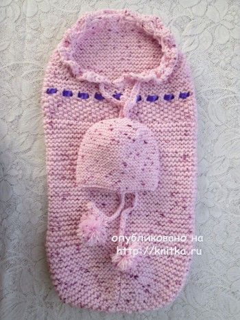 Вязаный спицами конверт для новорожденного - работа Марии Гнедько