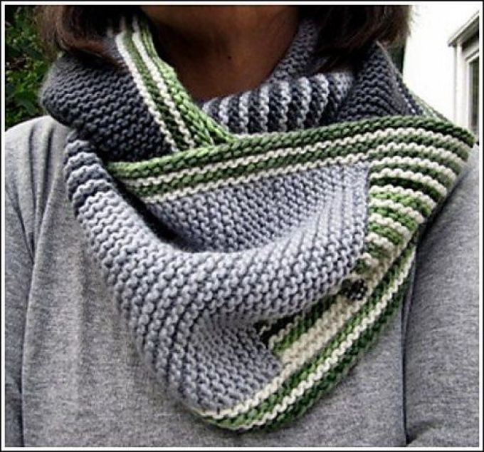 Вязаный спицами снуд - отличный подарок для любимого